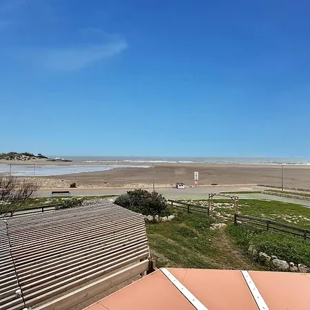 Le Neptune - Face à La - Parking * Fleury (Aude)