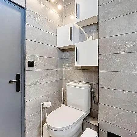 Le Neptune - Face à La - Parking *